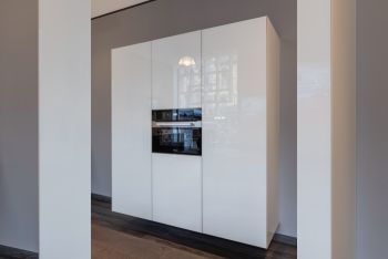 Kitchen Columns with Oven and Fridge in white